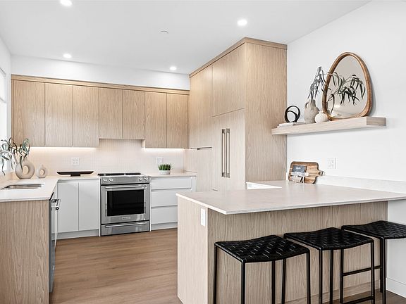 4th image of 5044 Sun Rivers Dr