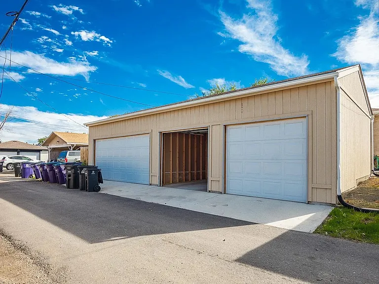 1381 S Grant St — Photo 32
