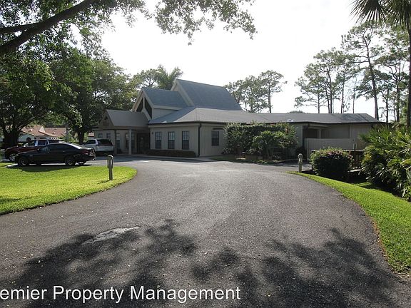 5th image of 365 Bay Forest Dr