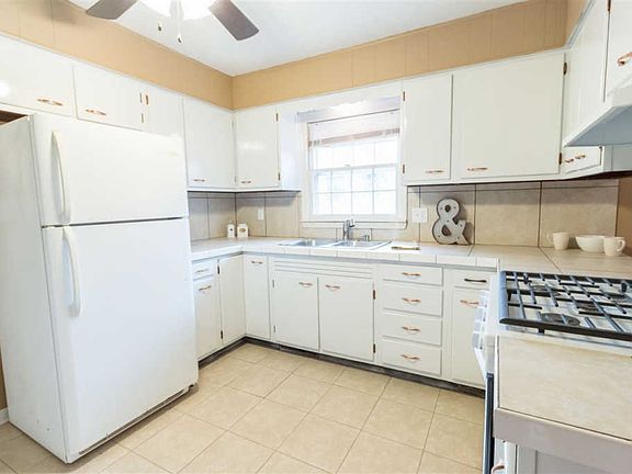 5th image of 618 Saint Catherine Ct
