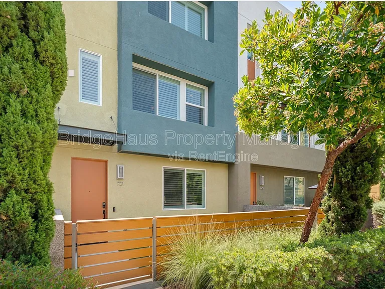 721 Shoreline Rd — Photo 4
