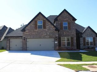 4700 Rockledge Dr, Springdale, AR 72764