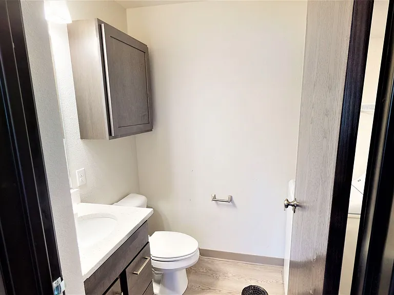213 S Sheldon Ave — Photo 6