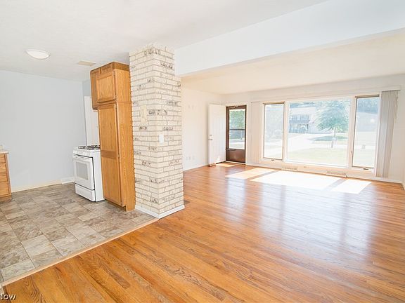 5th image of 17826 Ash Dr