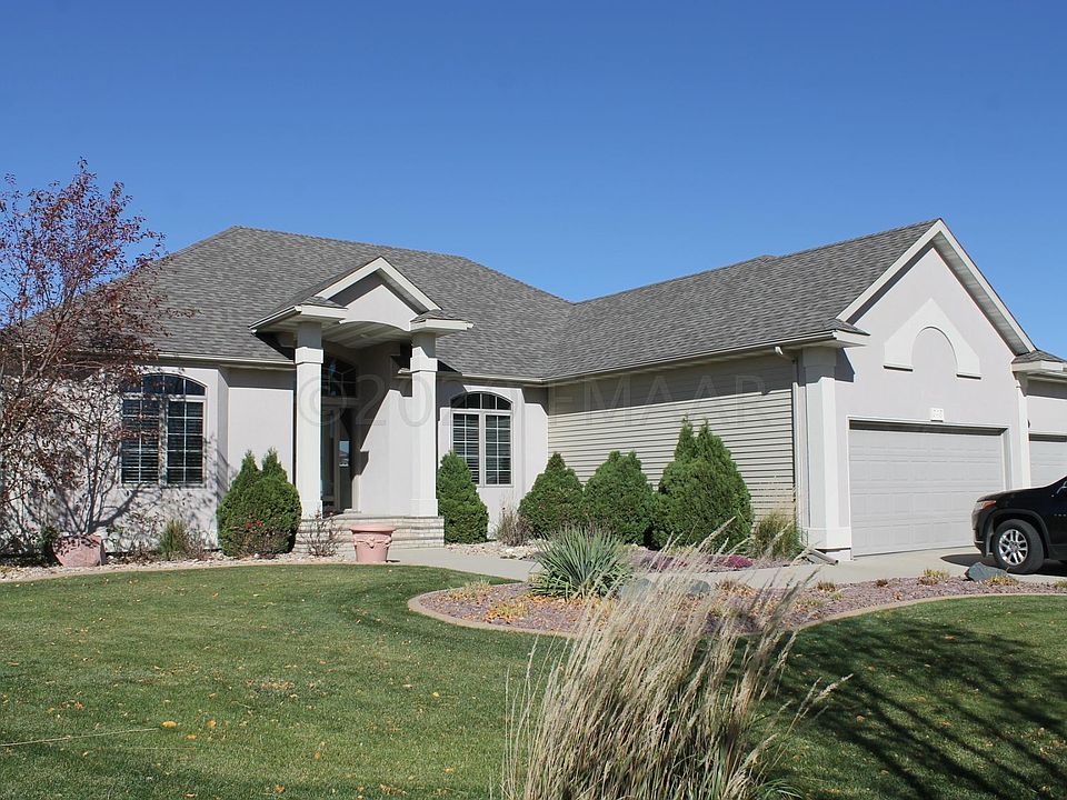1st image of 348 Edgewater Dr