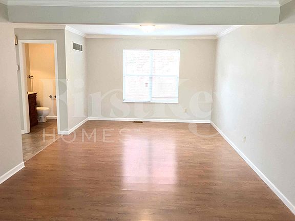 3rd image of 9 Kingsmont Ct