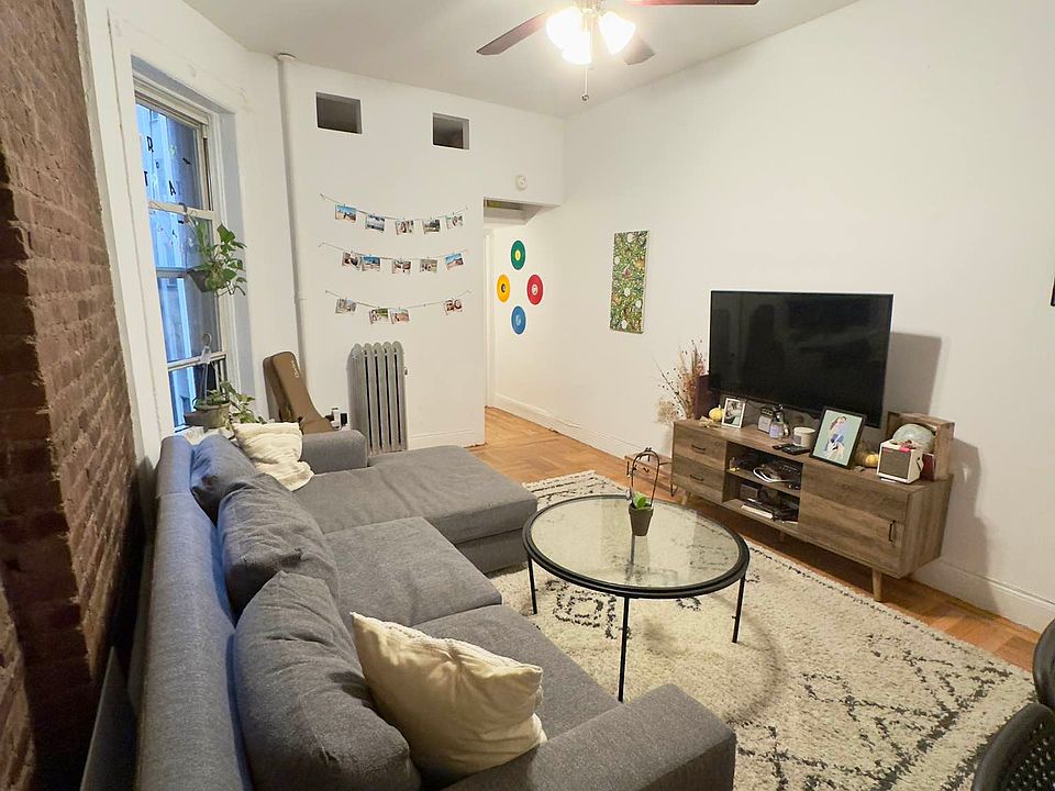 1st image of 41 W 64th St #3D