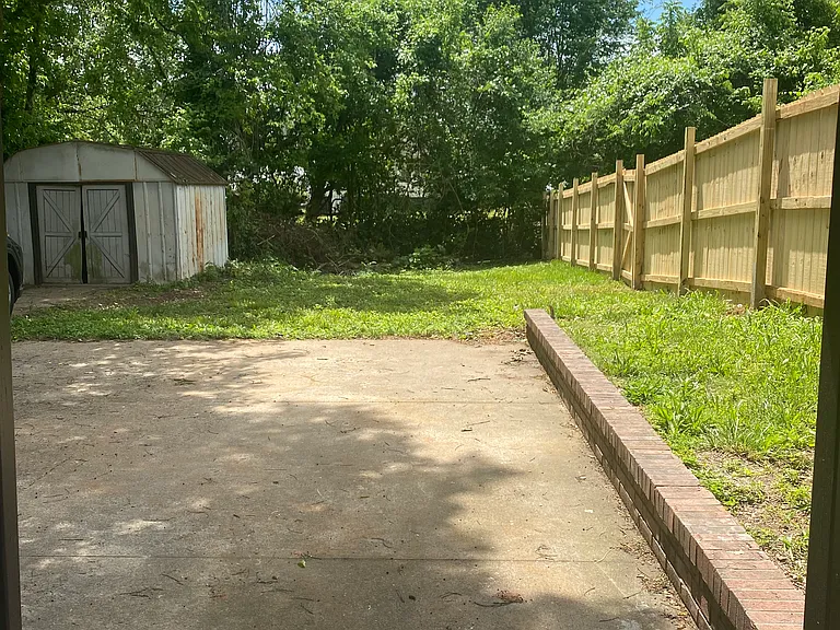 250 Tobacco Rd #B — Photo 2