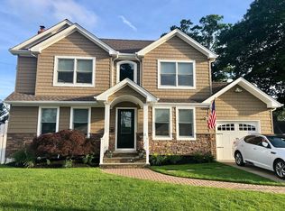 422 Brendan Ave, Massapequa Park, NY 11762