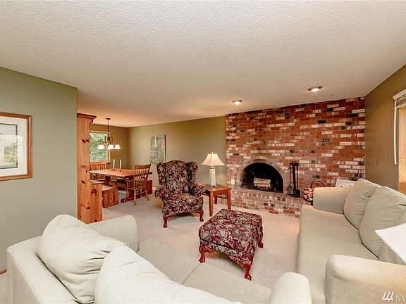 4th image of 4935 Harbor View Dr NE