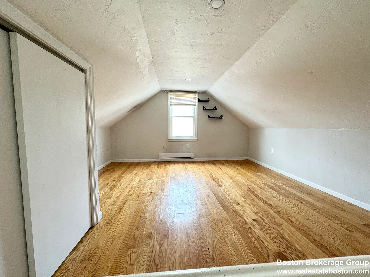 4 bed, 1.5 bath, $3,800 — Photo 4