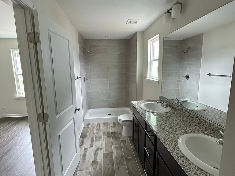 440 Couples Dr — Photo 10