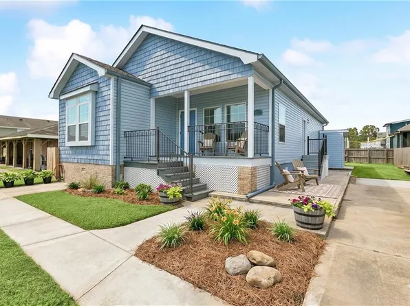 920 Cougar Dr, Arabi, LA 70032