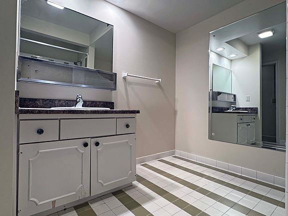 4th image of 4903 California St #2