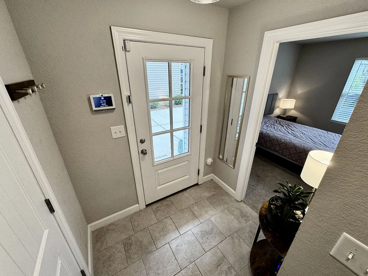Ready 09-08-26!! 3 Primary Suites - End-Unit - Attached Garage - All Appliances Convey!! — Photo 4