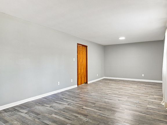 4th image of 2808 Elam Rd