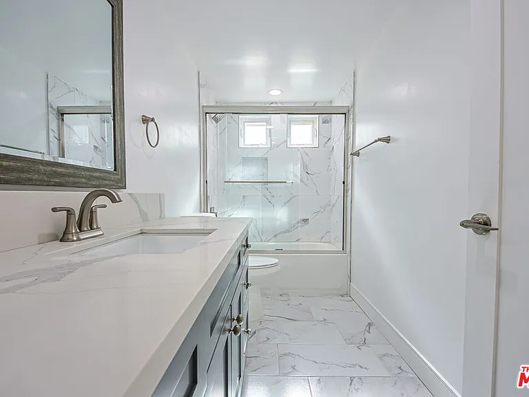 10801 Kling St — Photo 12