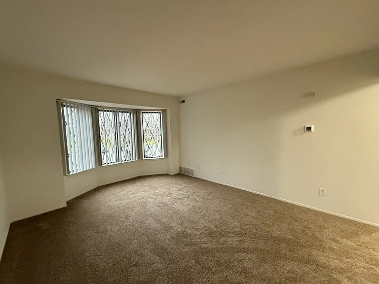 Charter Oaks Apartments — Photo 173
