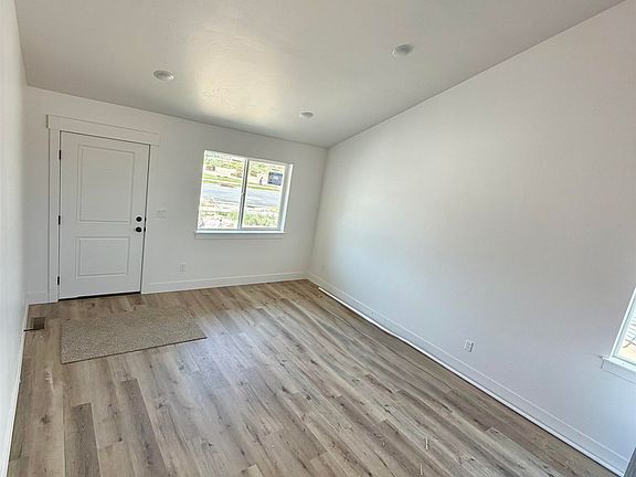 2nd image of 1890 Brynwood Ave