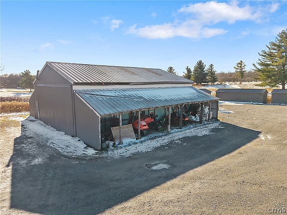 5th image of 2-4457 East Rd