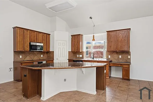 9679 Briardale Dr — Photo 7