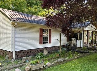 698 Clearview Rd, Cottontown, TN 37048