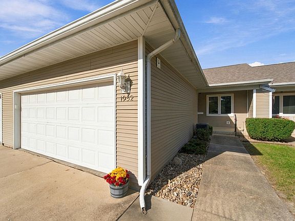 2nd image of 1952 Pinehurst Ln