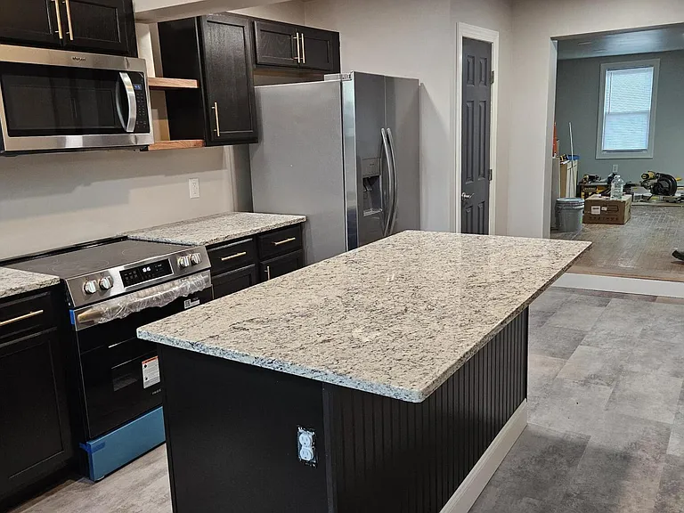 160 Bloom St — Photo 6