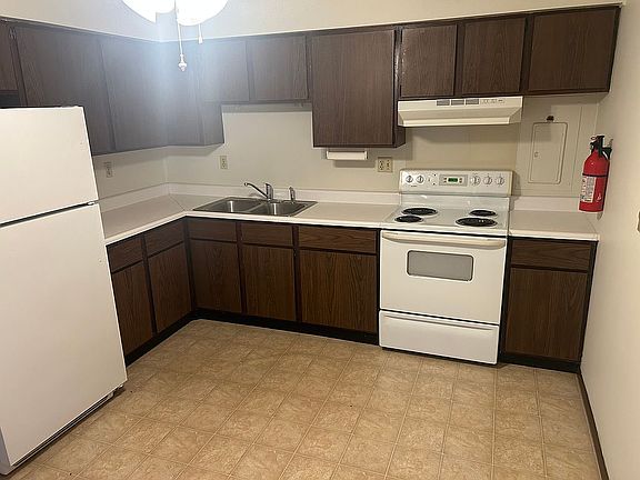 5th image of 318 W Illinois St #8