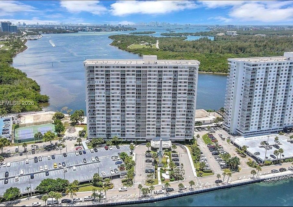 1st image of 300 Bayview Dr APT 802