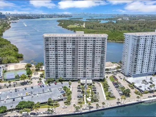 300 Bayview Dr APT 802, Sunny Isles Beach, FL 33160