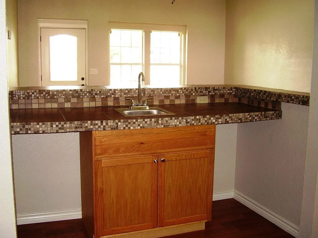 3 bed, 2.0 bath, 1384 sqft, $1,700 — Photo 3