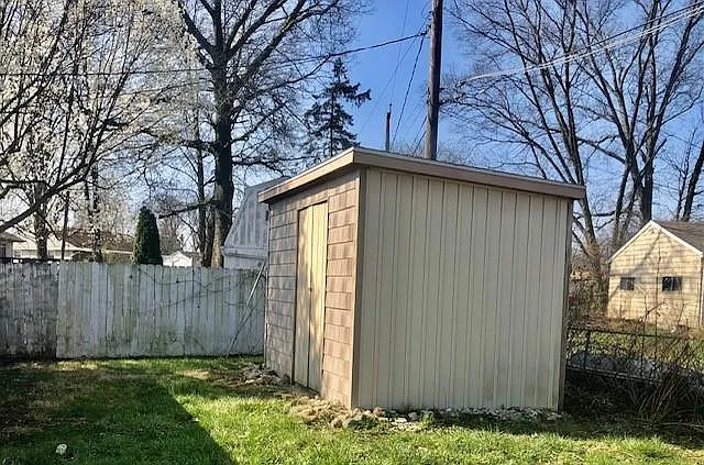 365 Lincolnshire Rd — Photo 6
