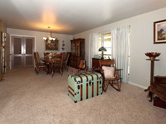 3rd image of 3550 Crestwood Dr