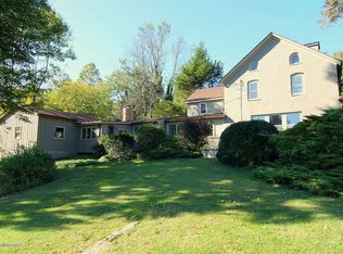 1 Redwood Ln, East Stroudsburg, PA