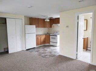 1 Hilltop Ln, Ridge, NY 11961