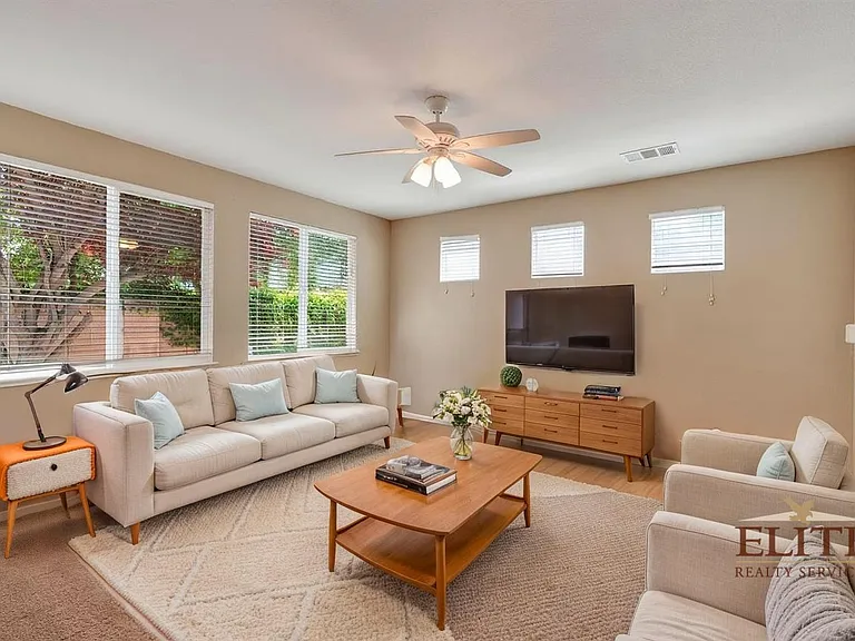 1305 Derby Dr — Photo 3