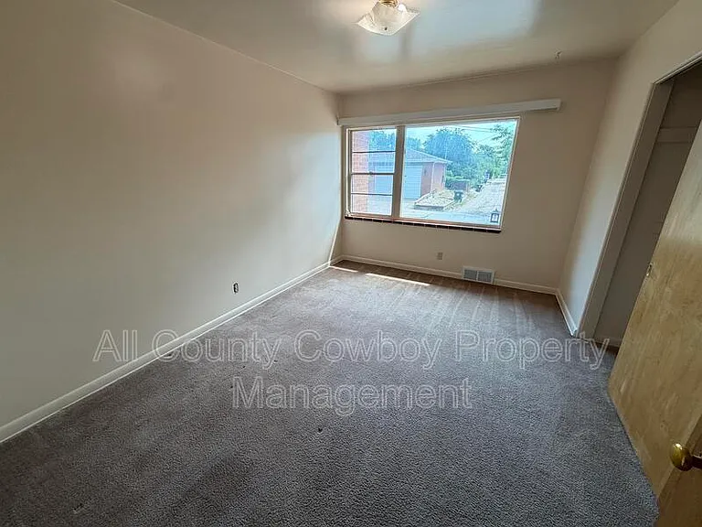 700 W 1st Ave #6 — Photo 5