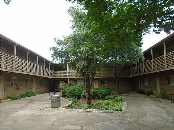 3rd image of 6127 Gaston Ave #I