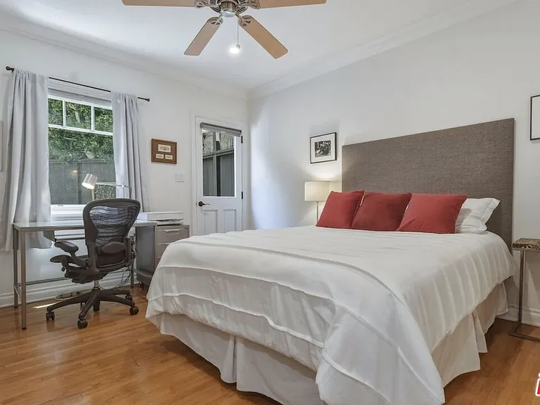 8704 Ashcroft Ave — Photo 10