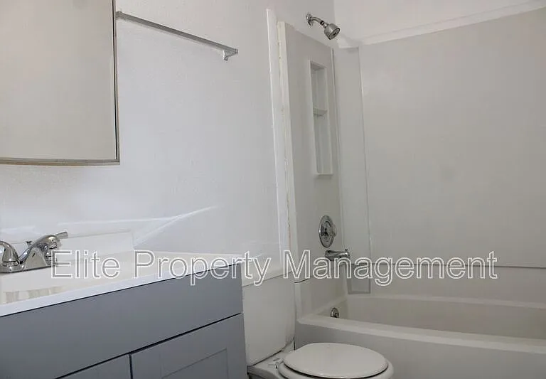 1529 Oakshire Ln #2 — Photo 8