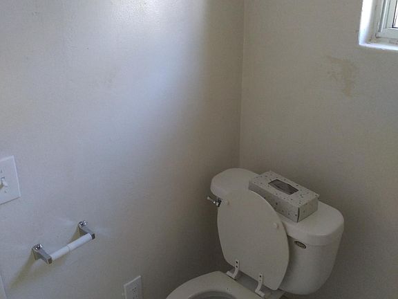 5th image of 3257 N Kelvin Blvd #103