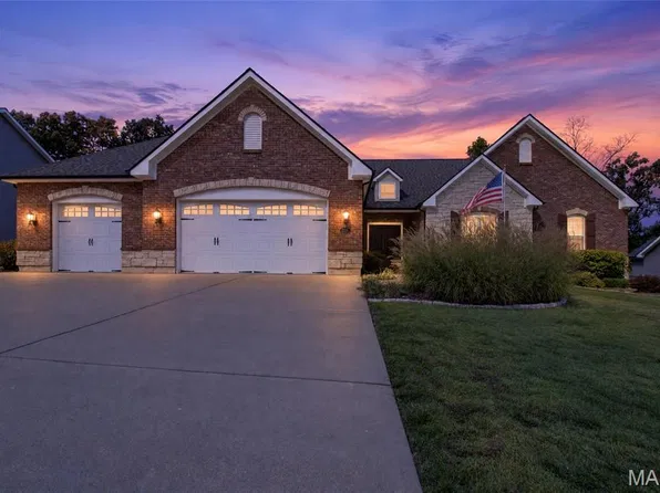 223 Lone Wolf Dr, Festus, MO 63028