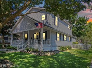 604 7th St, Rochester, MI 48307