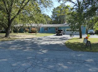 4 Whiteford Dr, Pleasant Valley, NY 12569