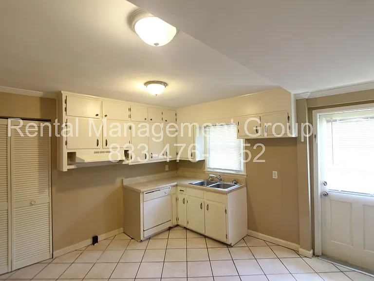 2232 6th St NE — Photo 7