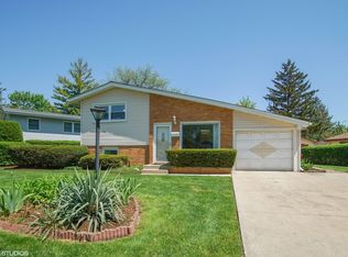 70 6th St, Wheeling, IL 60090