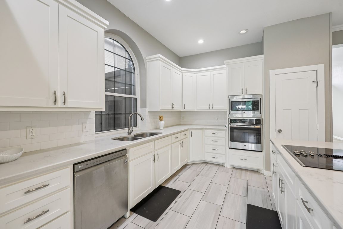 Heatherbrook Ln-0606-017.jpg