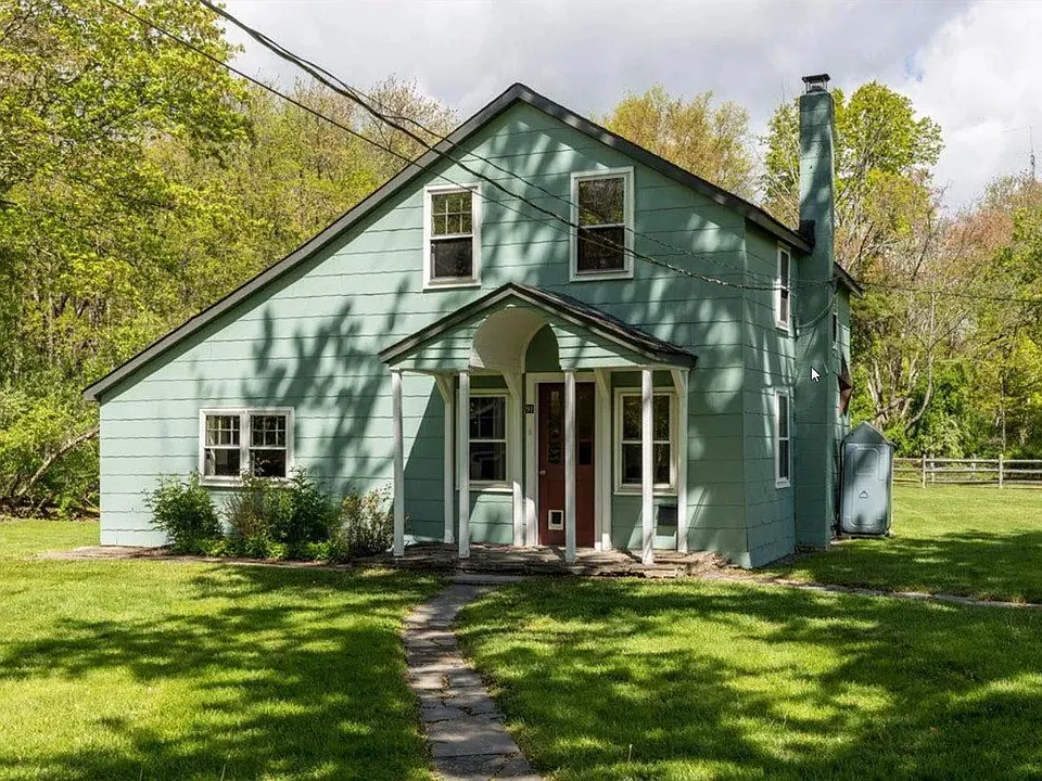 91 Featherbed Ln