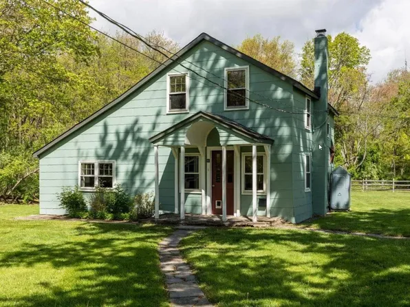 91 Featherbed Ln, Hopewell, NJ 08525